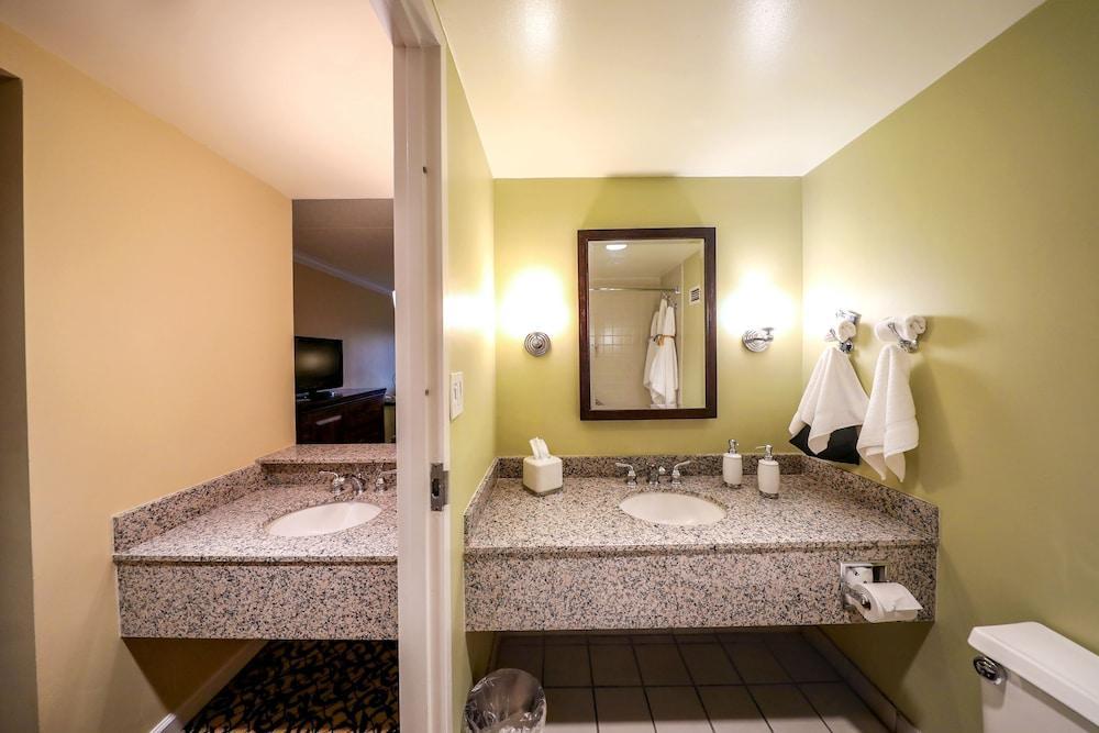 Bella Vista Hotel & Suites Lynchburg Exterior photo